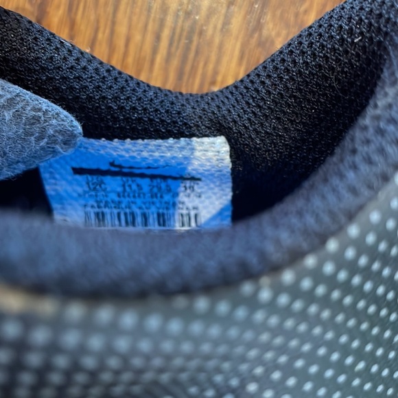 Nike Soccer or Baseball Cleats - barely worn! - Picture 3 of 4